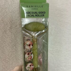 Jade Dual-Sided Facial Roller Green OS